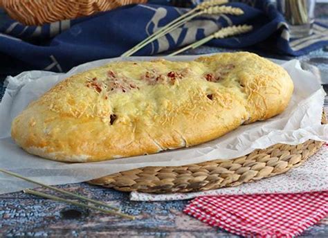 fougasse-with-bacon-and-onions-recipe-petitchef image