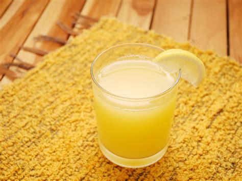 how-to-make-fresh-squeezed-lemonade-10-steps image
