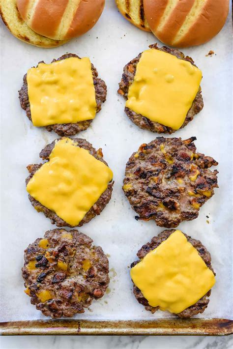 bacon-cheeseburger-with-caramelized-onions image