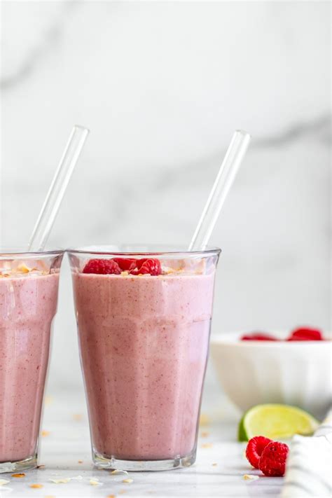 mango-raspberry-smoothie-eat-with-clarity image