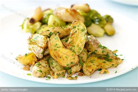 garlic-and-parsley-roasted-potatoes image