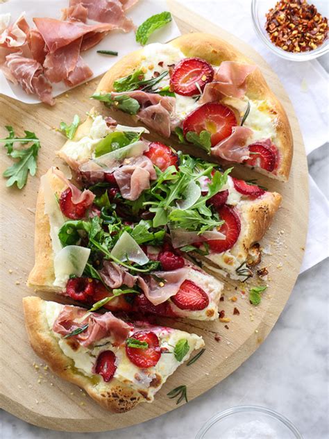 berry-with-arugula-and-prosciutto-pizza image