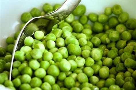 simple-fresh-buttered-peas-english-peas-recipe-unsophisticook image