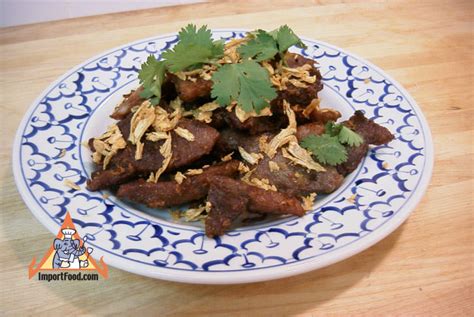 thai-crispy-fried-pork-with-garlic-moo-tod-gratiem image