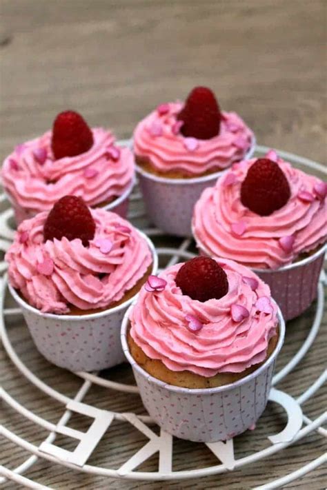 vanilla-cupcakes-with-raspberry-buttercream image