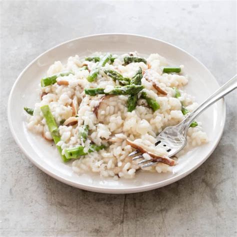 risotto-with-asparagus-and-wild-mushrooms-cooks image