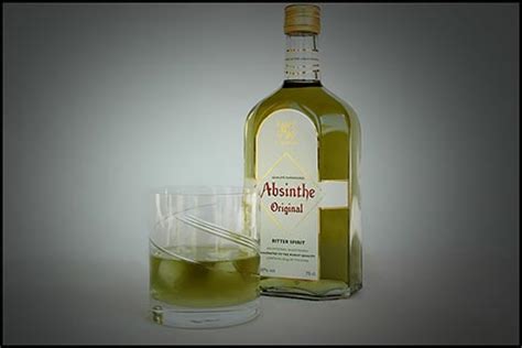 how-to-drink-absinthe-absinthe-cocktails-with-soda image