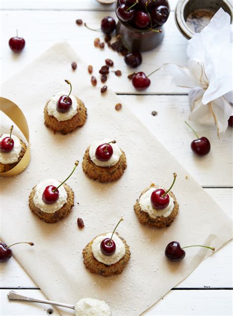 mini-christmas-desserts-youll-want-to-add-to-your-wish image