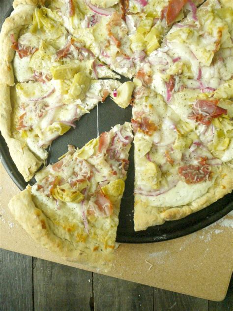 artichoke-and-prosciutto-pizza-with-yogurt-feta-sauce image
