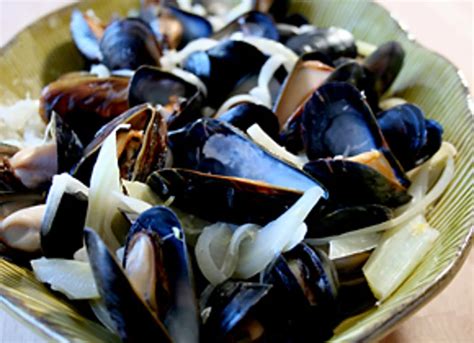 mussels-with-fennel-lemon-and-belgian-ale image