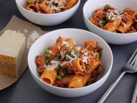 dinner-rush-rigatoni-with-meat-sauce-and-peas image