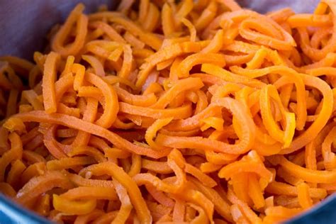 carrot-noodles-with-pesto-delicious-little-bites image