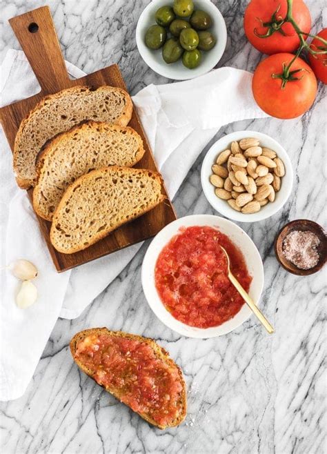 pan-con-tomate-spanish-tomato-toast-lively-table image