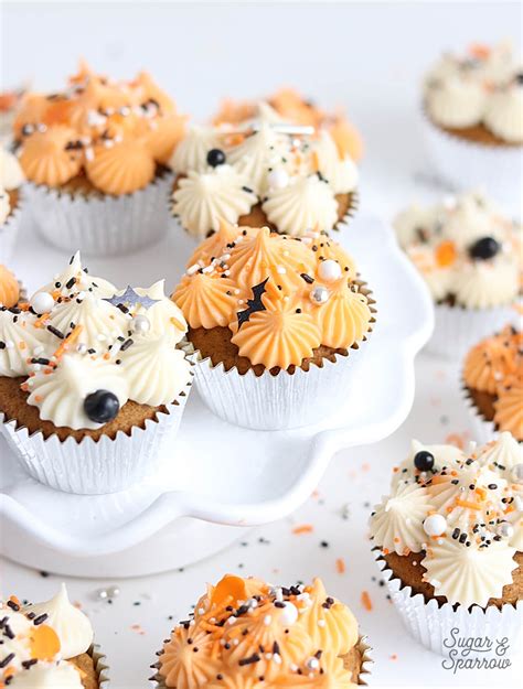 pumpkin-cream-cheese-halloween-cupcakes-sugar image