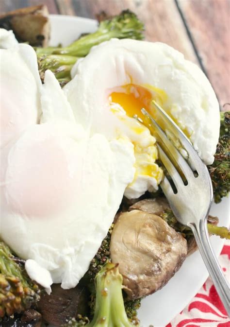 poached-eggs-mama-loves-food image