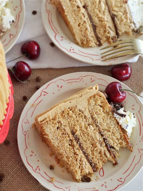 delicious-root-beer-float-cake-for-summer-cake-by image
