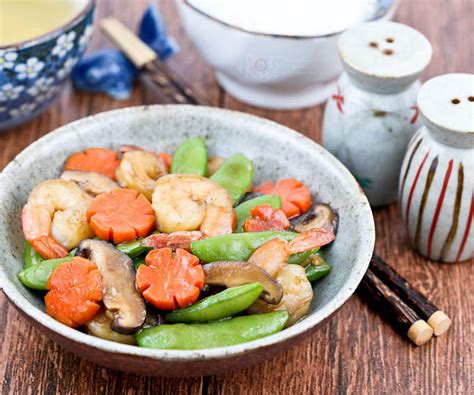 sugar-snap-peas-and-shrimp-stir-fry-roti-n-rice image
