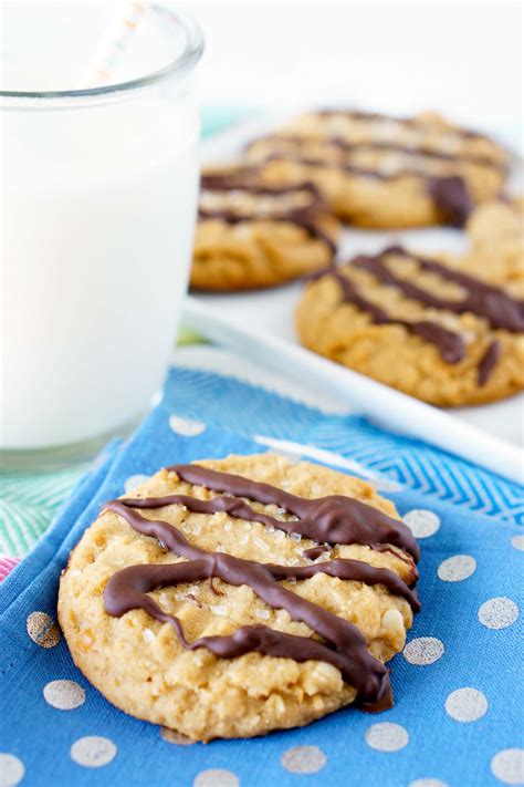 best-peanut-butter-cookies-with-chocolate-drizzle image