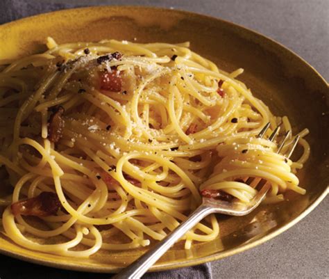 authentic-spaghetti-alla-carbonara-roman-classic image