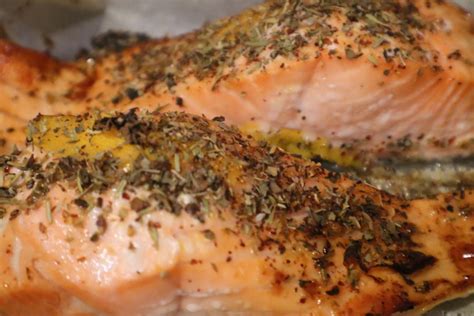 a-healthy-salmon-recipe-with-lemon-herbs-de image