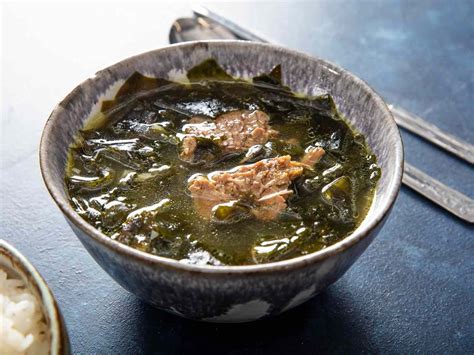 korean-seaweed-and-brisket-soup-miyeok-guk image