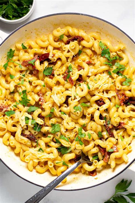 smoked-gouda-mac-and-cheese-one-pot-pasta image