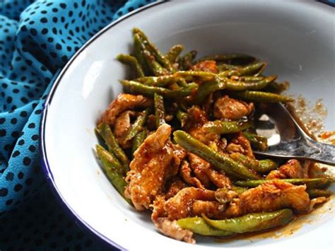 chicken-red-curry-stir-fry-with-green-beans image