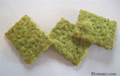 spinach-cracker-recipe-sneaky-way-to-get-your-toddler image