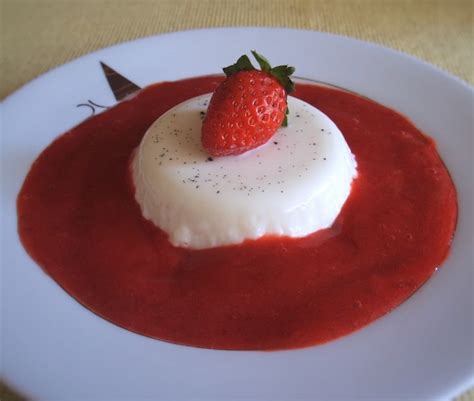 white-chocolate-panna-cotta-with-strawberry-sauce image