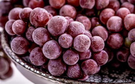 6-genius-ways-to-enjoy-grapes-including-frozen image
