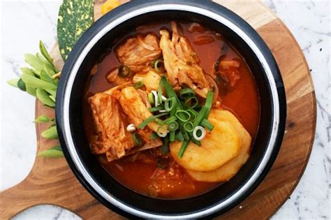 korean-spicy-pork-backbone-hotpot-with-potatoes image