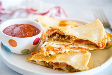 pizza-quesadilla-recipe-food-fanatic image