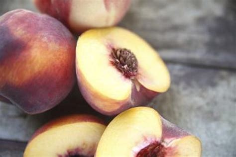 can-people-with-diabetes-eat-peaches-livestrong image