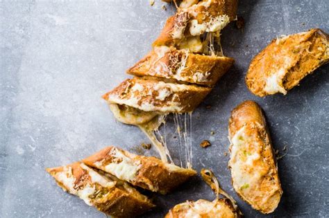 savoury-garlic-and-cheese-swirl-buns image