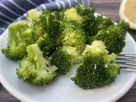 5-minute-broccoli-with-lemon-garlic-butter-low-carb image