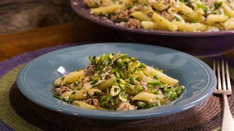 penne-with-ricotta-prosciutto-sausage-and-peas image