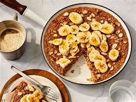skillet-baked-almond-and-banana-oatmeal image
