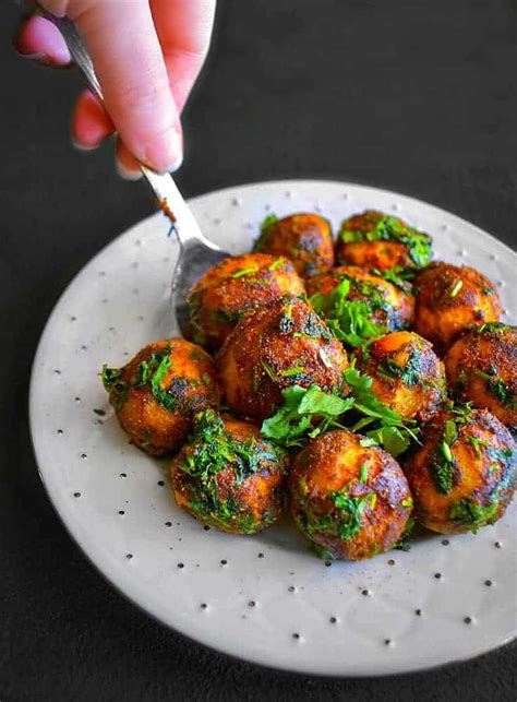 spicy-indian-potatoes-with-cilantro-dhaniya-wale-aloo image