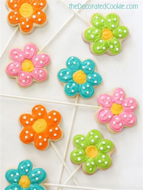 simple-flower-cookie-pops-the-decorated-cookie image