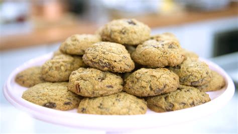 martha-stewarts-farro-chocolate-chunk-cookies image