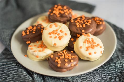 chocolate-covered-ritz-cracker-cookies image