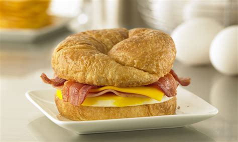 how-to-make-your-own-burger-king-croissanwich image