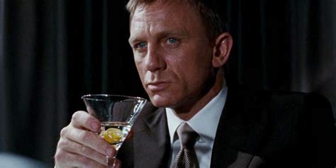 why-james-bond-orders-his-martinis-to-be-shaken image