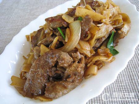 stir-fried-rice-noodles-with-beef-classic-cantonese image