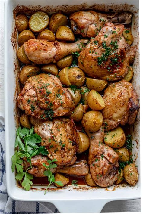 one-pan-chicken-and-potoatoes-feelgoodfoodie image