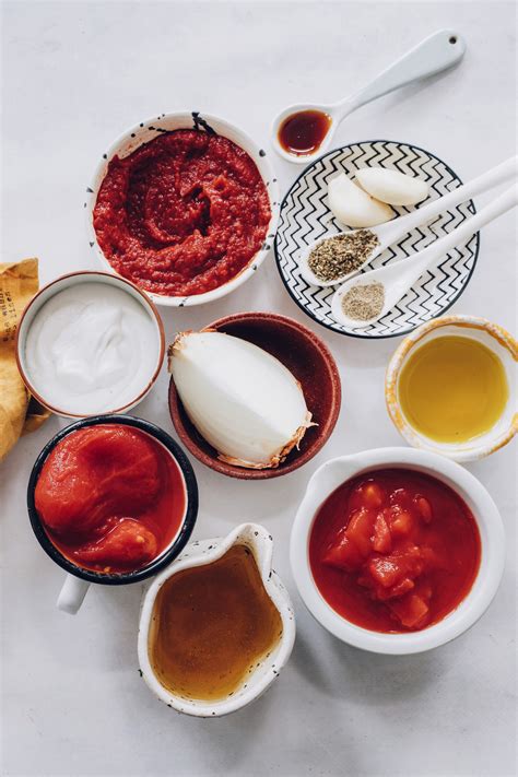 easy-1-pot-tomato-soup-vegan-minimalist-baker image
