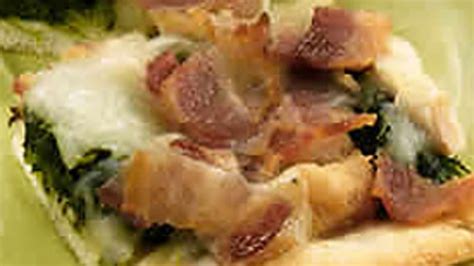 bacon-spinach-pizza-recipe-pillsburycom image
