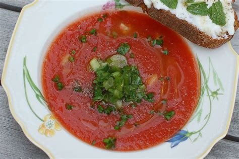 watermelon-tomato-gazpacho-food-nutrition image