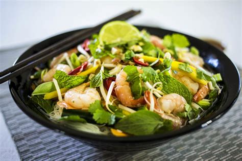 vietnamese-noodle-salad-prawn-with-spicy-peanut image