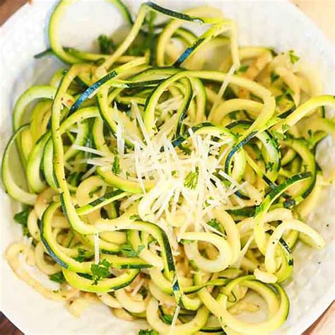 zucchini-noodles-recipe-easy-and-healthy-zoodle image